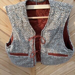 Womens America Eagle reversible quilted vest anima print NWT size XL